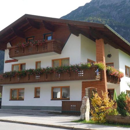 Haus Sonnenschein Apartamento Holzgau Exterior foto